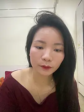 Snapshot of Bee_Yellow00 chatting on 03-31-26, 04:47 Bee Yellow00 online show from 03-31-26, 04:47