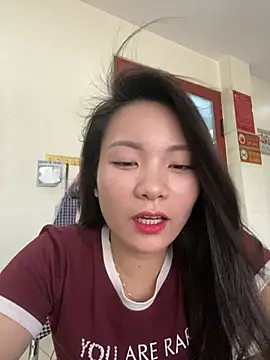 Snapshot of Bee_Yellow00 chatting on 06-23-26, 04:54 Bee Yellow00 online show from 06-23-26, 04:54