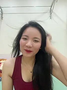 Bee Yellow00 online show from 05-20-26, 04:53