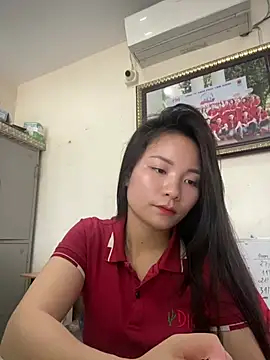 Snapshot of Bee_Yellow00 chatting on 03-25-26, 08:46 Bee Yellow00 online show from 03-25-26, 08:46