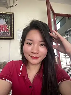 Snapshot of Bee_Yellow00 chatting on 03-21-26, 01:18 Bee Yellow00 online show from 03-21-26, 01:18