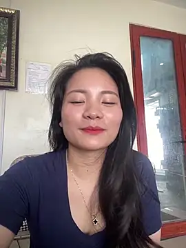 Snapshot of Bee_Yellow00 chatting on 04-08-26, 03:19 Bee Yellow00 online show from 04-08-26, 03:19