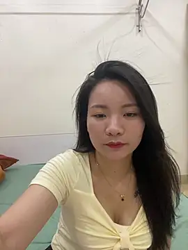 Bee Yellow00 online show from 05-21-26, 04:43