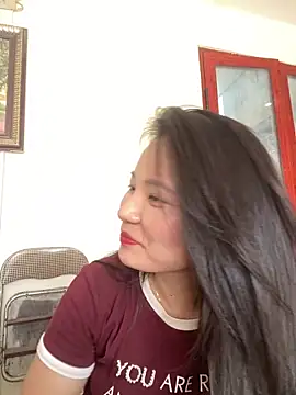 Bee Yellow00 online show from 05-26-26, 04:10