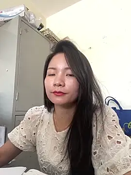 Bee Yellow00 online show from 05-30-26, 02:51