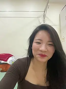 Bee Yellow00 online show from 05-07-26, 04:28