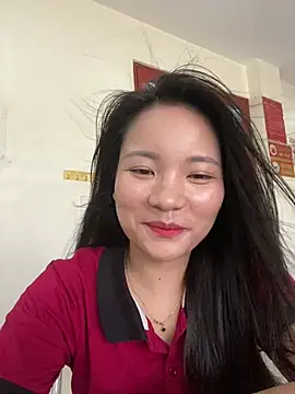 Snapshot of Bee_Yellow00 chatting on 07-02-26, 04:40 Bee Yellow00 online show from 07-02-26, 04:40
