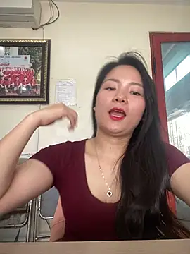 Snapshot of Bee_Yellow00 chatting on 03-28-26, 02:56 Bee Yellow00 online show from 03-28-26, 02:56