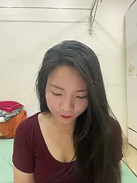 Bee Yellow00 online show from 05-06-26, 04:38