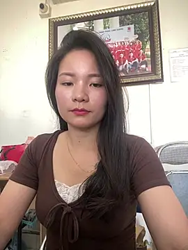 Snapshot of Bee_Yellow00 chatting on 04-11-26, 07:45 Bee Yellow00 online show from 04-11-26, 07:45