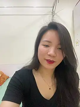 Bee Yellow00 online show from 05-16-26, 02:21