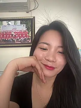 Bee Yellow00 online show from 04-25-26, 04:26