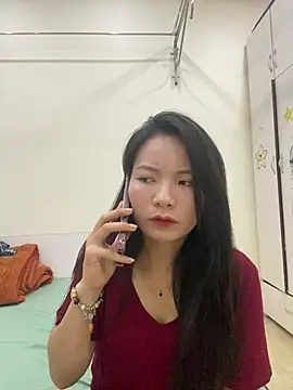 Bee Yellow00 online show from 05-12-26, 04:42