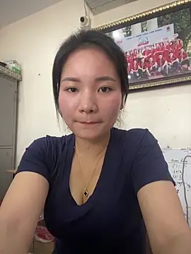 Snapshot of Bee_Yellow00 chatting on 04-02-26, 02:08 Bee Yellow00 online show from 04-02-26, 02:08