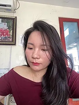 Bee Yellow00 online show from 05-29-26, 03:01