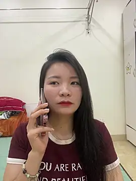 Bee Yellow00 online show from 05-11-26, 04:47