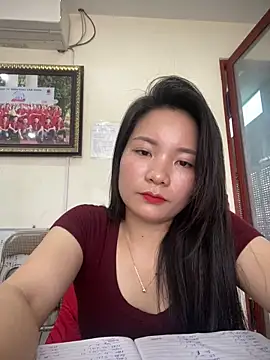 Snapshot of Bee_Yellow00 chatting on 03-21-26, 08:52 Bee Yellow00 online show from 03-21-26, 08:52