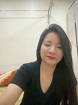 Snapshot of Bee_Yellow00 chatting on 04-09-26, 06:19 Bee Yellow00 online show from 04-09-26, 06:19