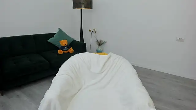 Arya Anna online show from 11-25-25, 05:19