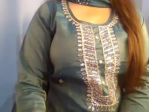 Snapshot of QUEEN_SUKU__ chatting on 10-24-25, 05:39 QUEEN SUKU online show from 10-24-25, 05:39