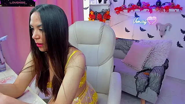 VenusIsLove  online show from 10-09-25, 07:14