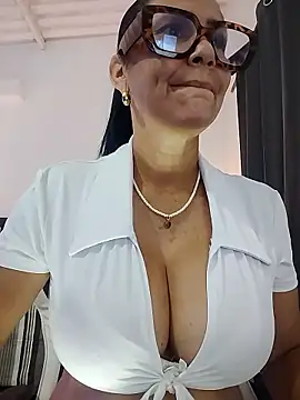 EmperatrizMilf online show from 01-15-26, 10:29