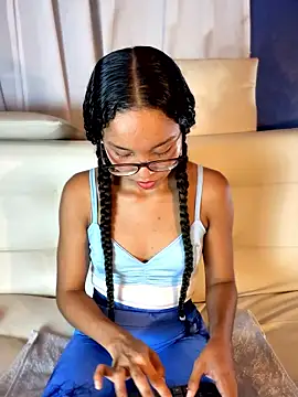 Snapshot of GiselleVice chatting on 12-19-25, 08:22 GiselleVice online show from 12-19-25, 08:22