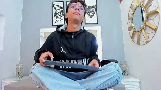 adams bobby online show from 12-19-25, 11:45