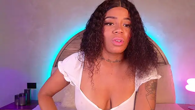 Snapshot of loana_vegas chatting on 07-16-26, 04:26 loana vegas online show from 07-16-26, 04:26