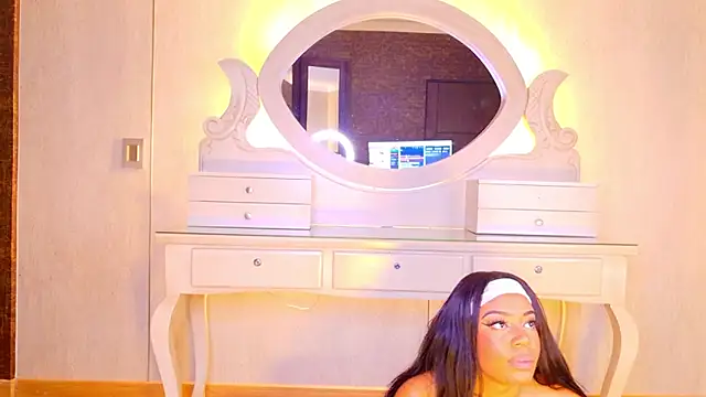 Snapshot of loana_vegas chatting on 06-19-26, 04:13 loana vegas online show from 06-19-26, 04:13