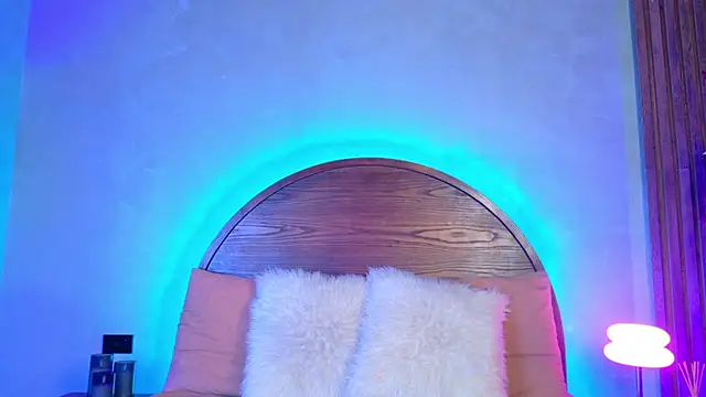 Snapshot of loana_vegas chatting on 06-29-26, 04:39 loana vegas online show from 06-29-26, 04:39