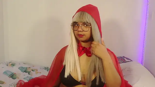 Zafiro Evans online show from 10-31-25, 02:35