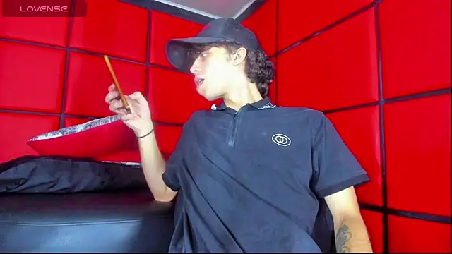 Snapshot of Khalid16_ chatting on 10-29-25, 02:16 Khalid16  online show from 10-29-25, 02:16