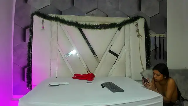 salome mio online show from 12-18-25, 01:04