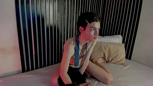 Val Guerra online show from 11-27-25, 02:34