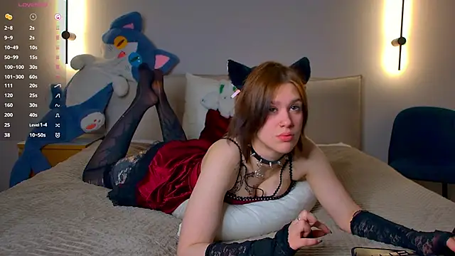Snapshot of LoraPuffs chatting on 05-10-26, 02:30 LoraPuffs online show from 05-10-26, 02:30