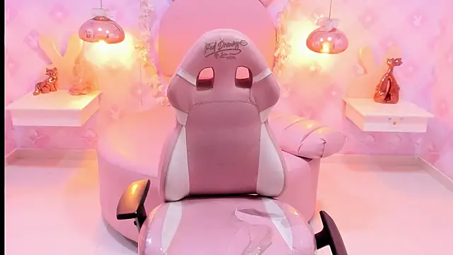 SofhiCute online show from 12-17-25, 01:38