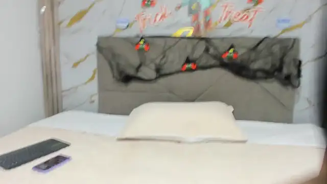  Asshley bensoon  online show from 10-28-25, 12:15