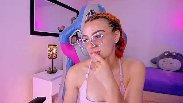 Snapshot of celeste_blazze_ chatting on 02-18-26, 04:14 celeste blazze online show from 02-18-26, 04:14