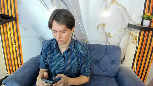 Snapshot of Aaron_LatinMen chatting on 10-24-25, 06:40 Aaron LatinMen online show from 10-24-25, 06:40