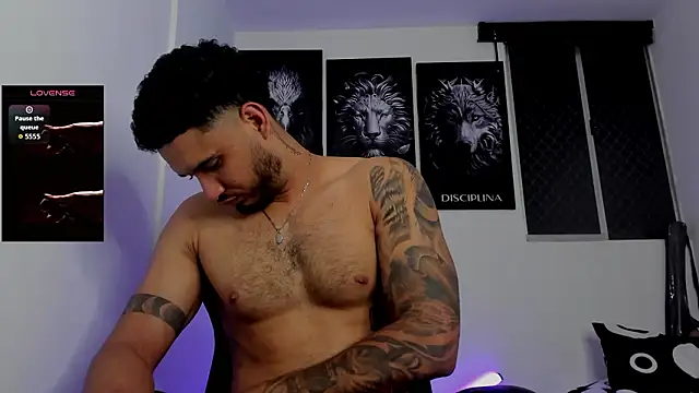 Snapshot of AUSTINN_TORRES chatting on 02-24-26, 12:44 AUSTINN TORRES online show from 02-24-26, 12:44