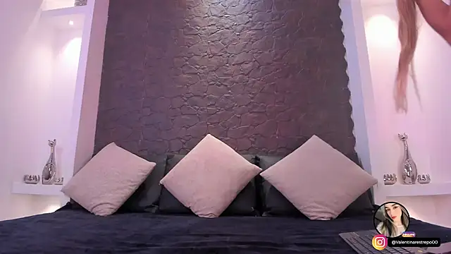 Snapshot of EmilyAllen_1 chatting on 11-20-25, 03:51 EmilyAllen 1 online show from 11-20-25, 03:51