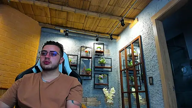 Tonny Ferrer online show from 10-24-25, 03:38