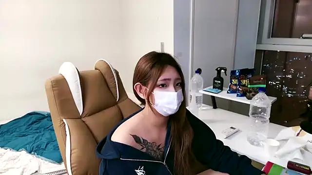 Milk Sola online show from 10-26-25, 01:22