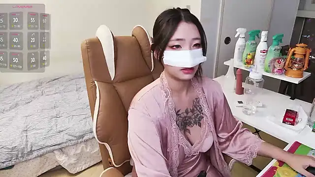Milk Sola online show from 11-18-25, 01:14