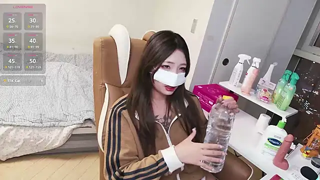 Milk Sola online show from 11-28-25, 01:44
