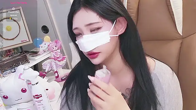 Milk Sola online show from 05-31-26, 12:44