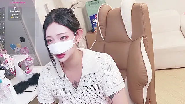 Milk Sola online show from 06-20-26, 12:10