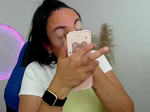 Yadis hot online show from 11-15-25, 08:57