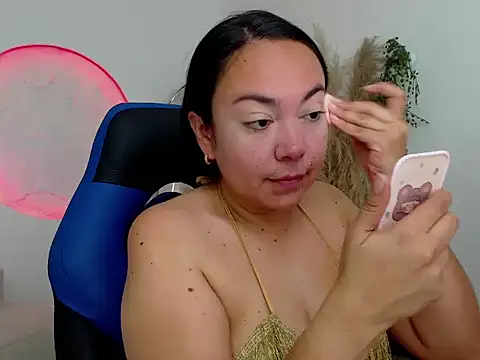 Yadis hot online show from 11-26-25, 06:41